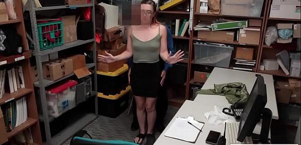  LP officer screwed nerdy shoplifter pussy